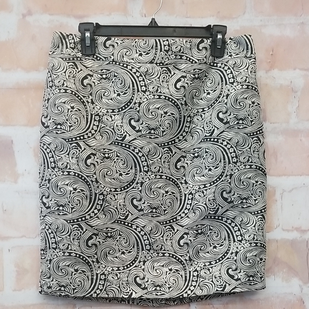 NWT Ann Taylor Size 10P Black and Cream Swirl Pencil Skirt